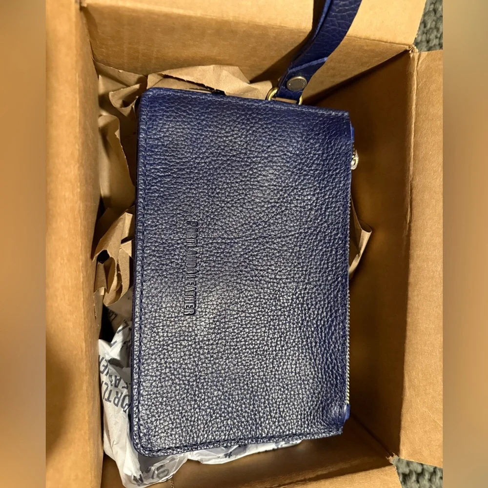 Portland leather Cobalt blue zip zap duo wristlet - Picture 2 of 8